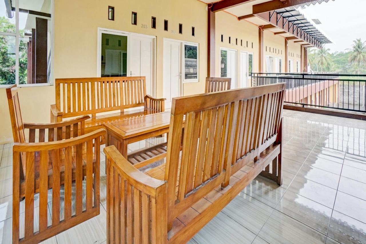 Oyo 3298 Bromo Guest House Family Malang Eksteriør billede