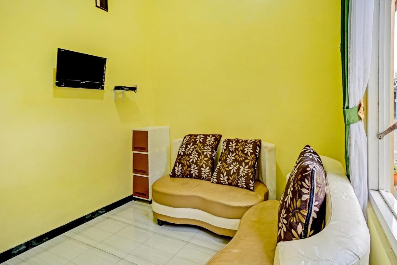 Oyo 3298 Bromo Guest House Family Malang Eksteriør billede