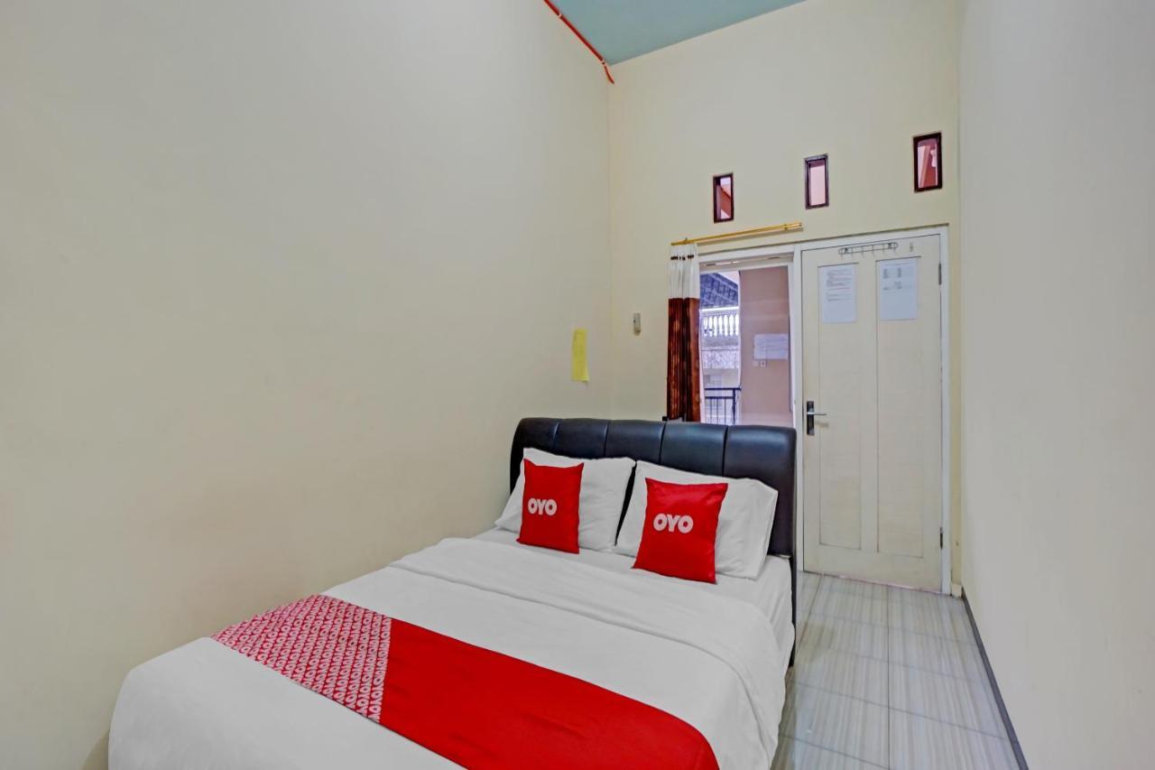 Oyo 3298 Bromo Guest House Family Malang Eksteriør billede