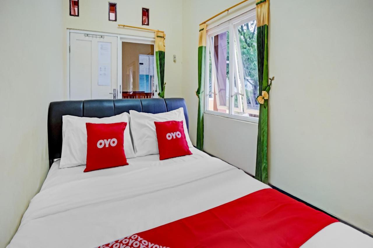 Oyo 3298 Bromo Guest House Family Malang Eksteriør billede