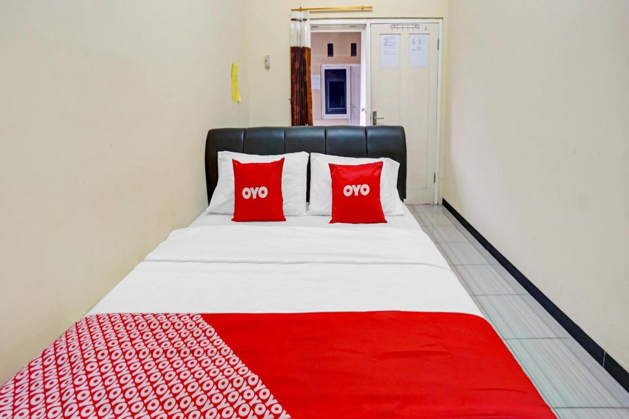 Oyo 3298 Bromo Guest House Family Malang Eksteriør billede