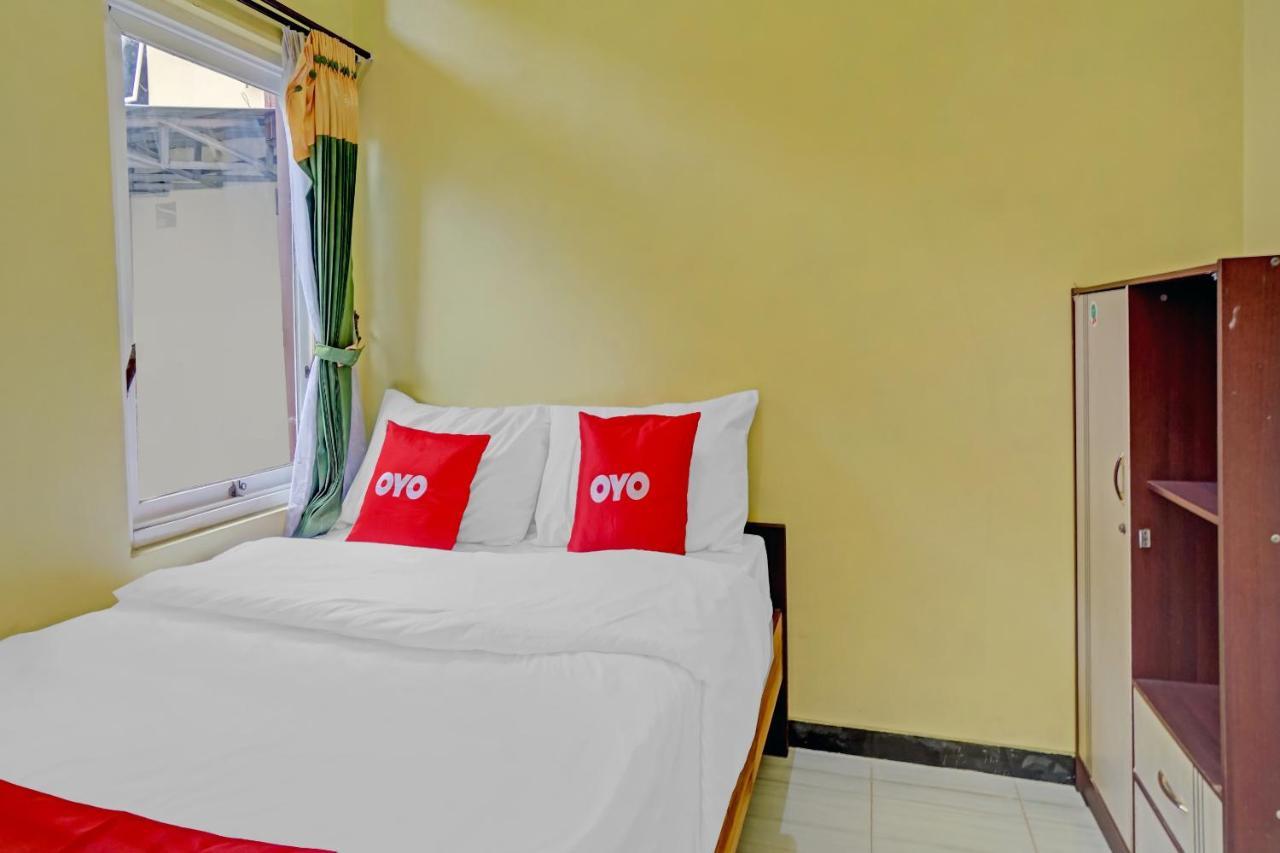 Oyo 3298 Bromo Guest House Family Malang Eksteriør billede